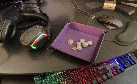 dice, keyboard, headphones