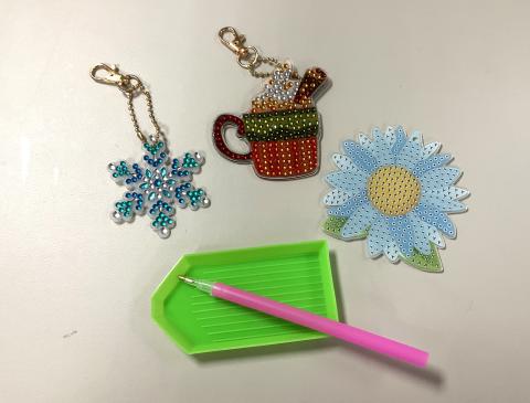 snowflake, fall latte, and flower diamond painting, green tray, and pink stylus